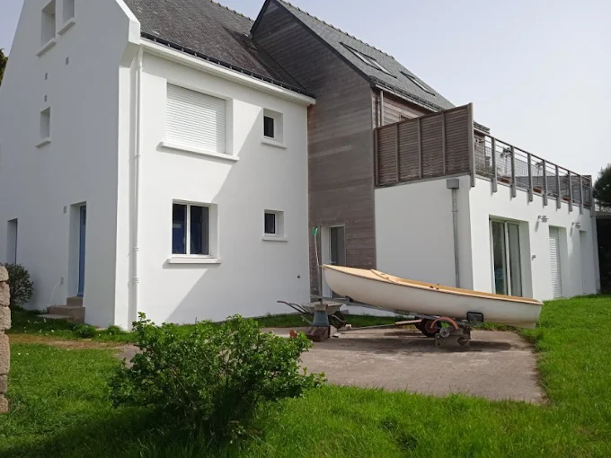 Rénovation de façade par peintre professionnel à Carnac